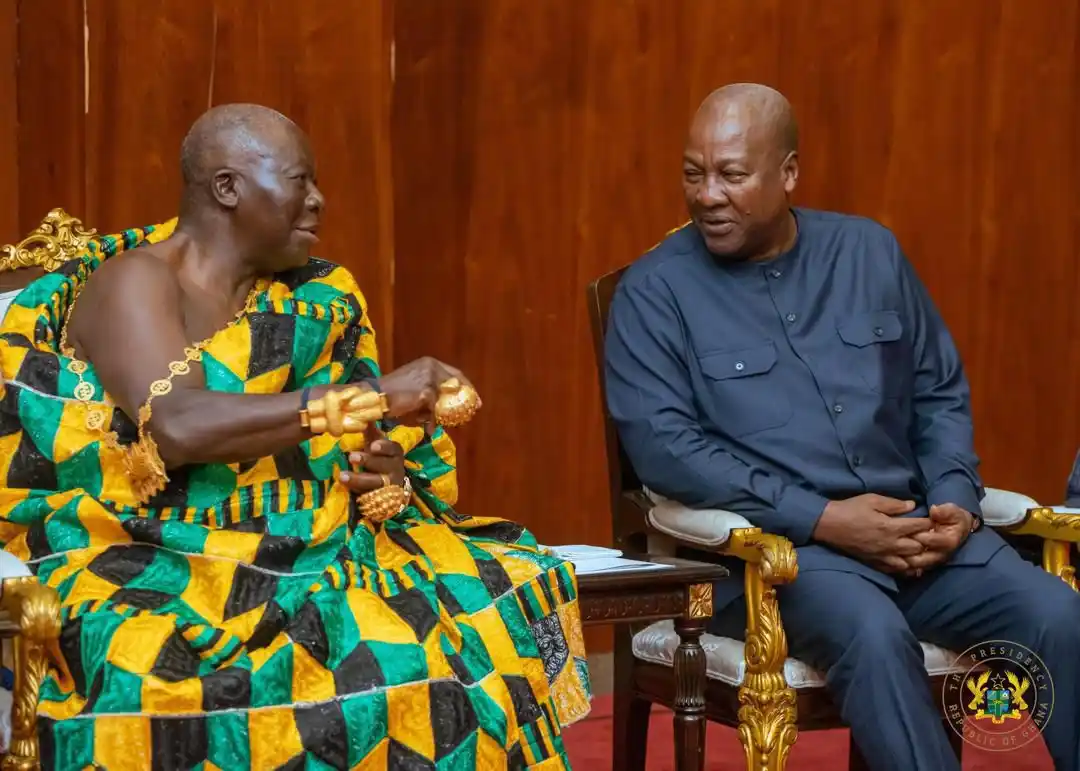 Image from AYOLOMEDIA🗞️: The Asantehene, Otumfuo Osei Tutu II, paid a courtesy call on Presiden...