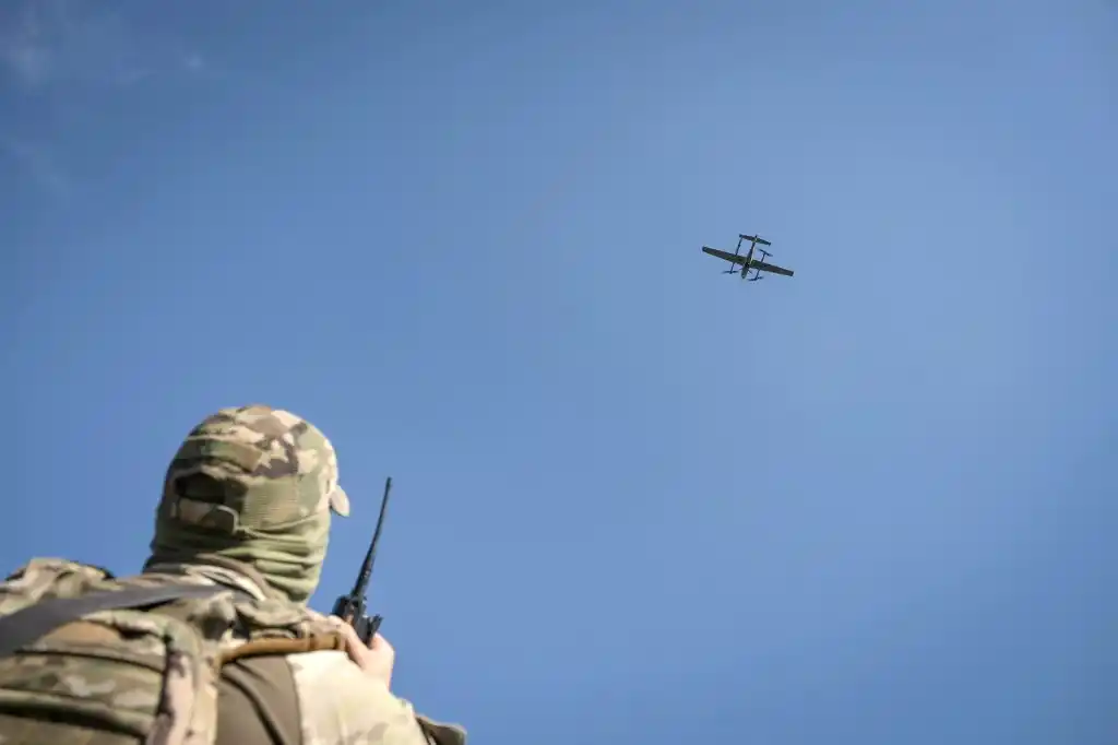Image from Agi - Agenzia Italia: 🇺🇦 *Il maxi-attacco di droni ucraini cambia la guerra, ma non questa...