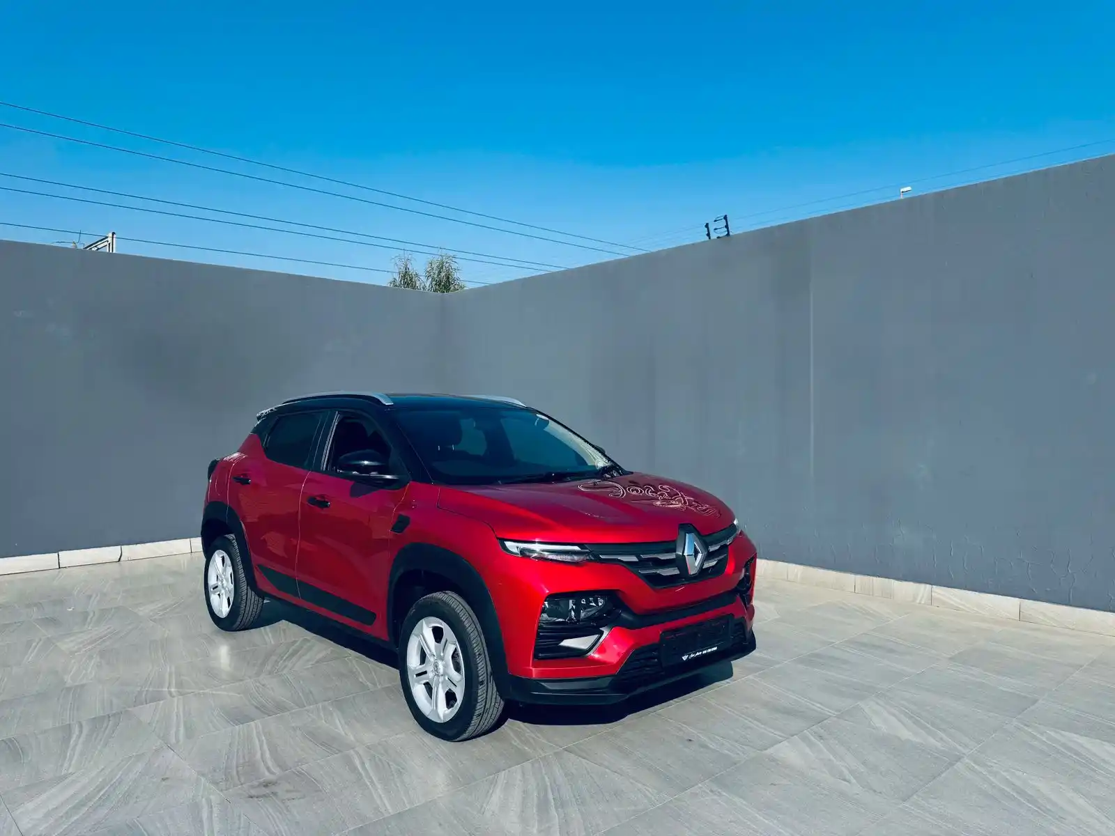 Image from CARS FOR SALE... malokapla@gmail.com: 2023 Renault Kiger 1.0 Turbo Zen 5300km R259900 Estimated at +/- R5000...