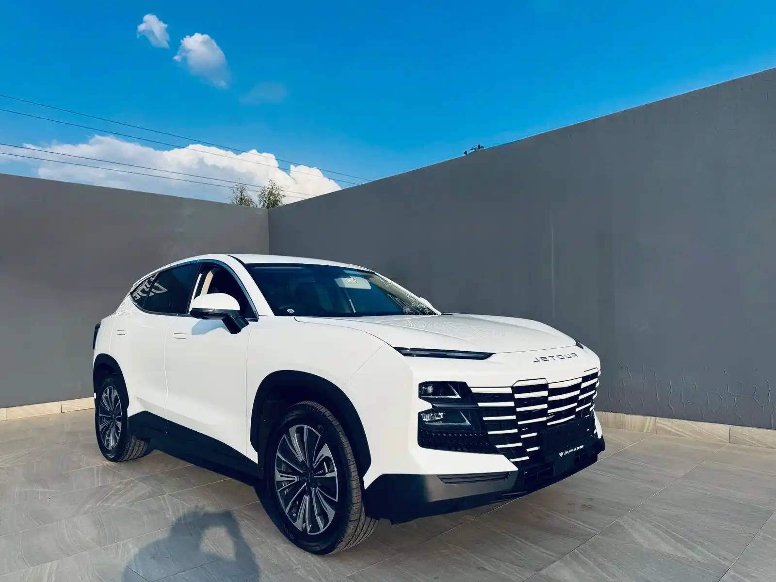 Image from CARS FOR SALE... malokapla@gmail.com: 2025 Jetour Dashing 1.5T Momentum auto 1700km R469900 Estimated at +/-...