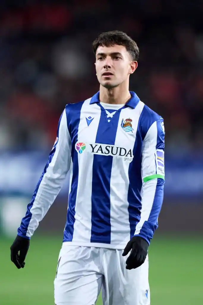 Image from REAL MADRID_cmc 🇨🇩: 🚨| 𝐁𝐑𝐄𝐀𝐊𝐈𝐍𝐆: Le transfert de Zubimendi à Arsenal était PRESQU...