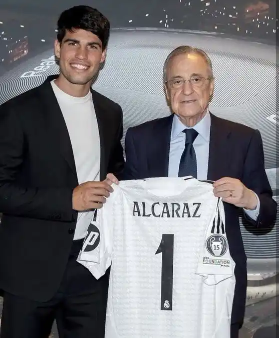 Image from REAL MADRID_cmc ๐จ๐ฉ: ๐จ| ๐๐๐๐๐๐๐๐๐๐ฬ ๐๐
๐
๐๐๐๐๐ du Real Madrid : "Fรฉlicitat...