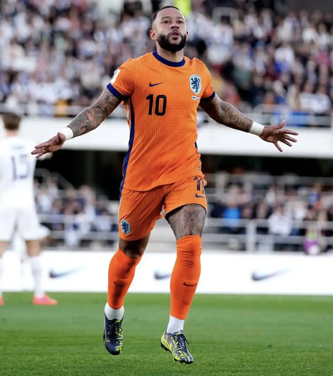 Image from C é Gol !: Corinthians libera Martínez, Carrillo e Memphis Depay para férias. De...