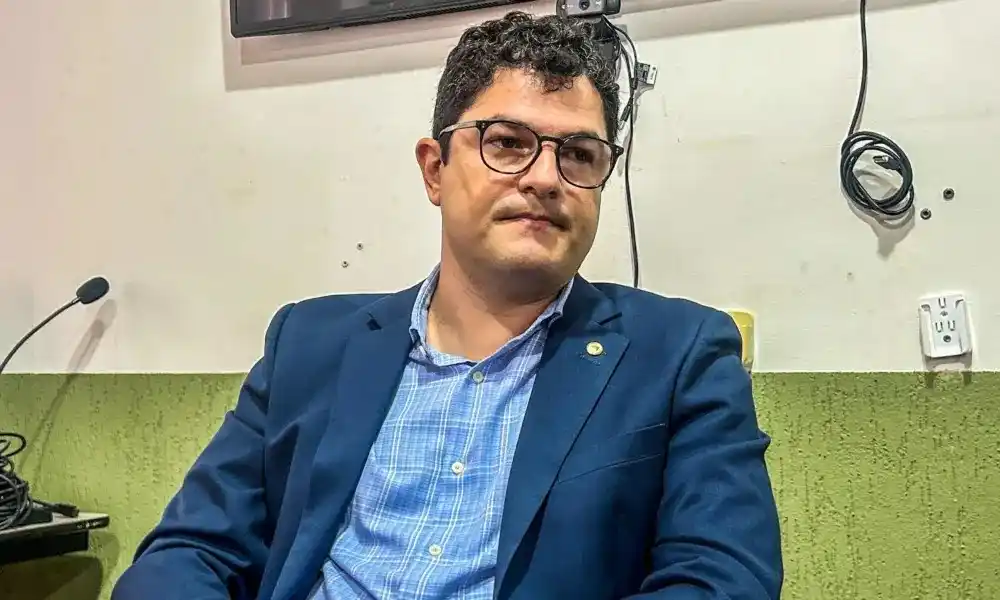 Image from ac24horas.com: *Eduardo Ribeiro critica embargos e cobra adaptação à realidade amazôn...