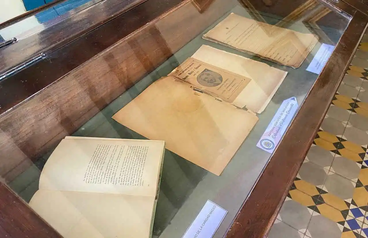 Image from Periódico Girón: 📰 |Honrar el legado del Titán de Bronce pretende el Archivo Histórico...