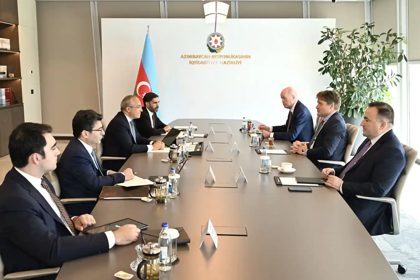 Image from Naxçıvan Muxtar Respublikasının İqtisadiyyat Nazirliyi: İqtisadiyyat naziri Mikayıl Cabbarov (Mikayil Jabbarov) və SOCAR-ın pr...