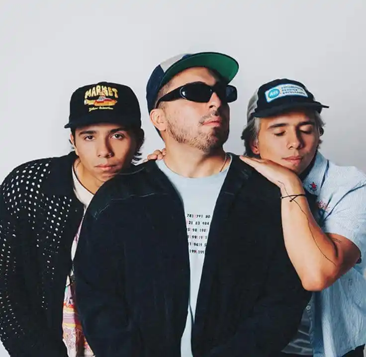 Image from Periódico Girón: 📰 | Latin Mafia es una banda musical mexicana conformada por tres her...