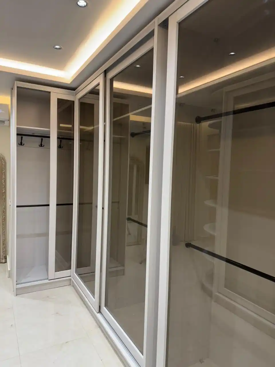 INTERIOR DESIGNER  post