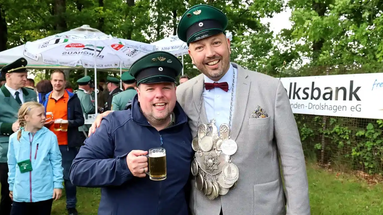 Image from LokalPlus: 🍻🎺 Das ist wahrscheinlich einmalig im Kreis Olpe: Der Begleiter des ...