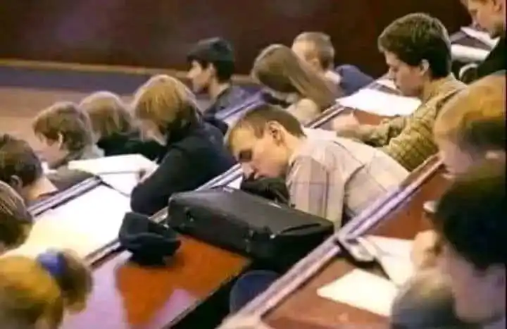 Image from Rádio Resposta: Durante uma aula de matemática na Universidade de Columbia, um aluno a...