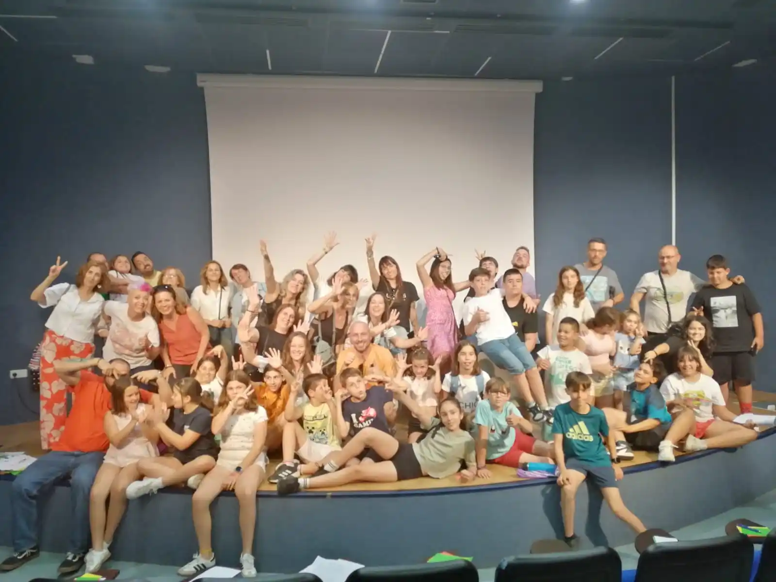 Image from Ayuntamiento de Velilla de San Antonio: Este pasado viernes se celebró el Foro Fin de Curso de las 🤗Comisione...