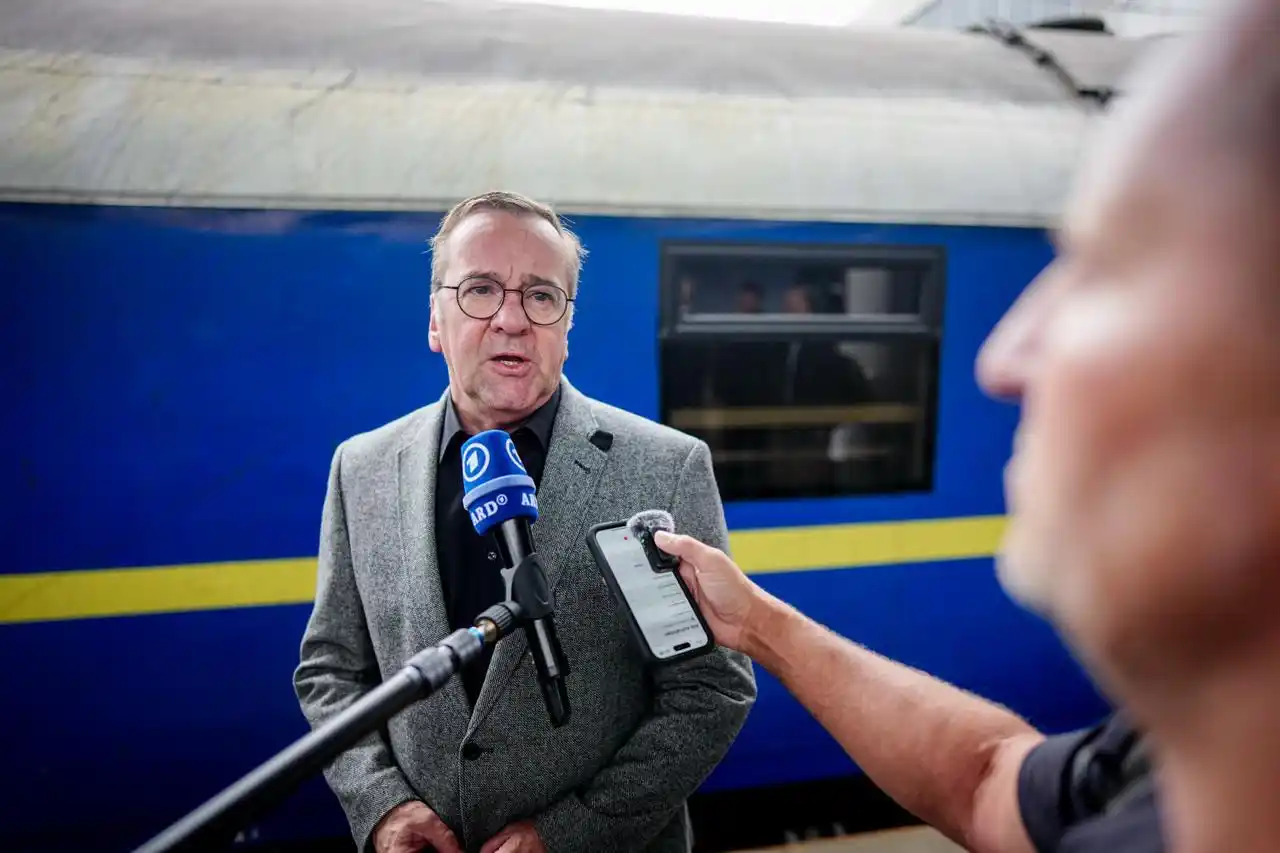 Image from UATV English: German Defense Minister Boris Pistorius Arrives in Kyiv German Defens...