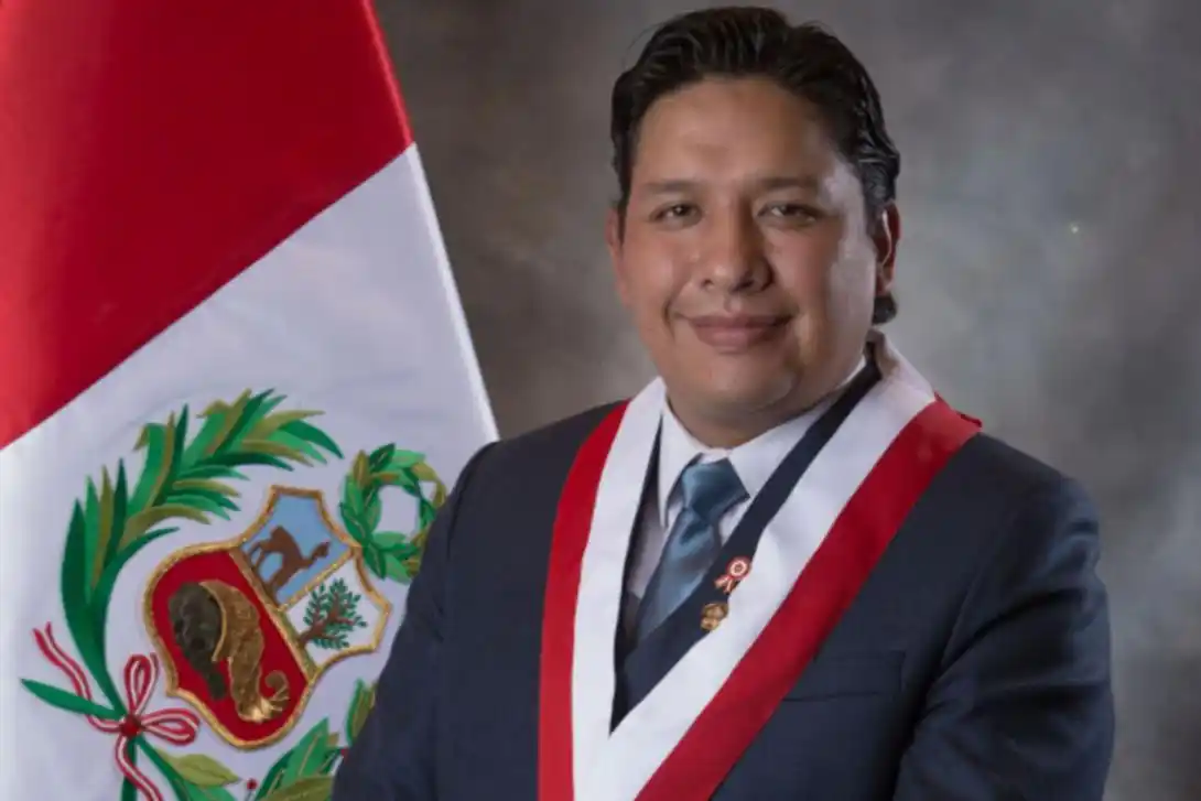 Image from Perú21 : 🚨Ilich López: Lo sacaron de Caja Huancayo por irregularidades y ahora...