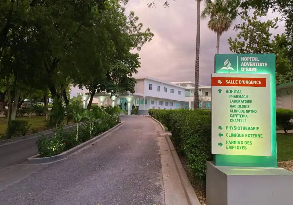 Image from Presse Écrite & Publications (PEP) CMAH: *L' Hopital Adventiste d’Haïti (HAH) renforce ses services avec quatre...