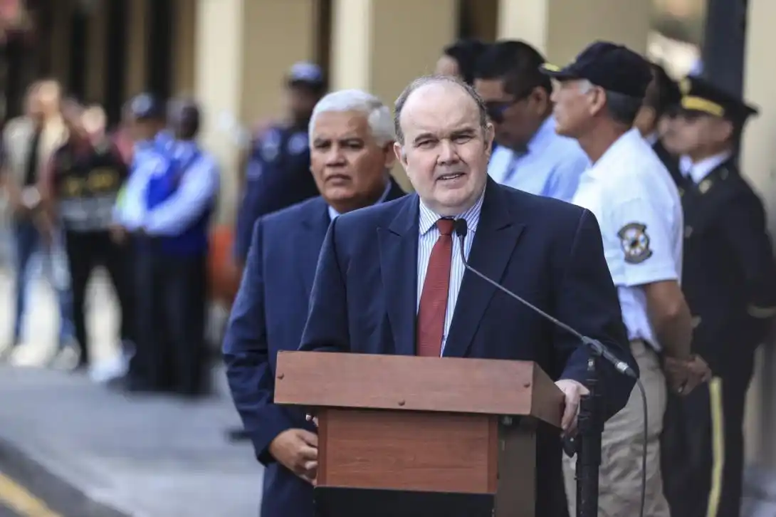 Image from Perú21 : 🚨López Aliaga HARÁ RETIRO DE DOS DÍAS para evaluar postulación a pres...