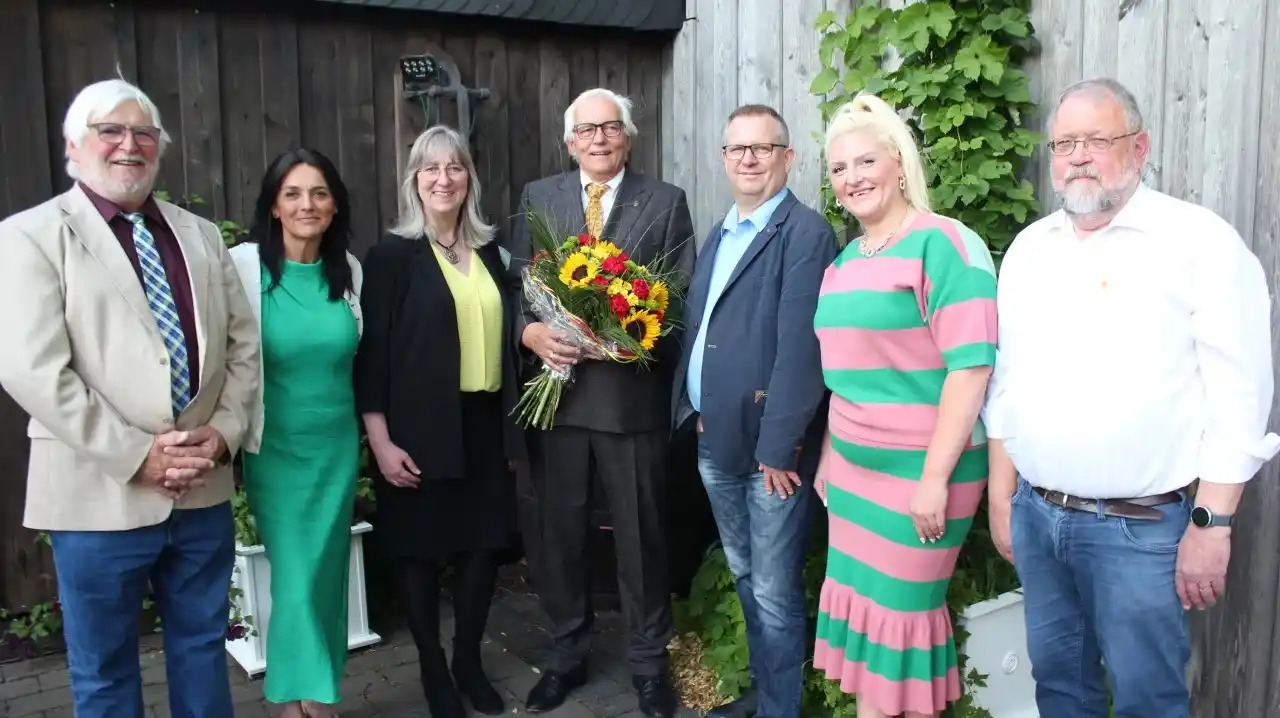 Image from LokalPlus: Novum in Olpe: Grüne, UCW und SPD stellen gemeinsamen Bürgermeister-Ka...