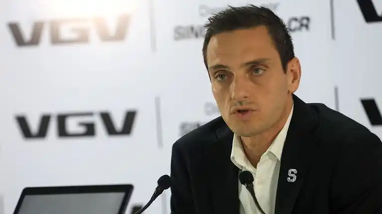 Image from La Nación Saprissa: 💜🤍 *Saprissa* oficializa la *salida de dos* de sus figuras más *cues...