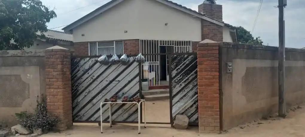 Image from maproperty 🏚️: *CHITUNGWIZA NEW ZENGEZA 5 HOUSE FOR SALE* Stand size: 200 sqm Asking...