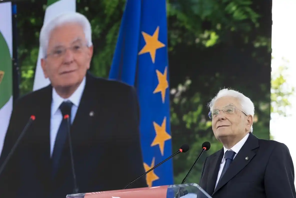 Image from Primaonline: Mattarella ai giovani: il web rischia di isolare in una bolla di solit...