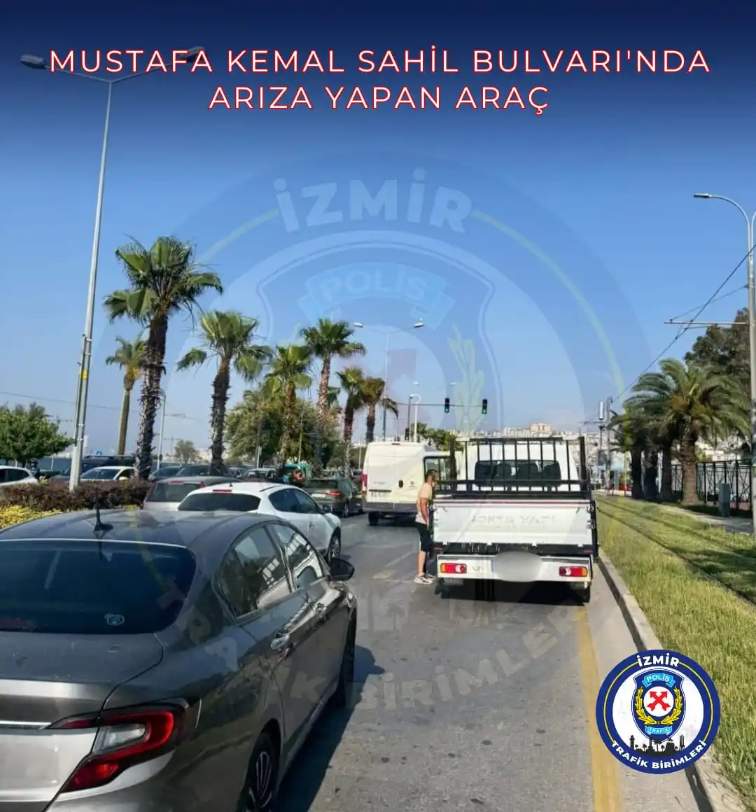 Image from İzmir Emniyet Müdürlüğü Trafik Birimleri: *MUSTAFA KEMAL SAHİL BULVARI'NDA ARIZA YAPAN ARAÇ* Mustafa Kemal Sahil...
