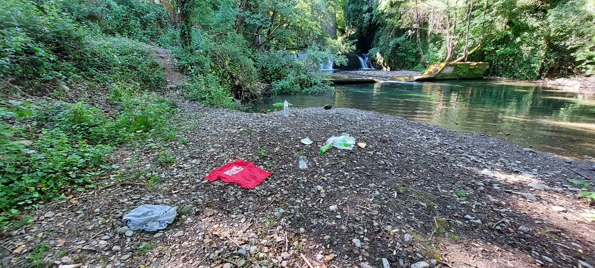 Image from Comune di Sarconi: 🔴 Rifiuti abbandonati: chi inquina verrà individuato e punito 👇 htt...