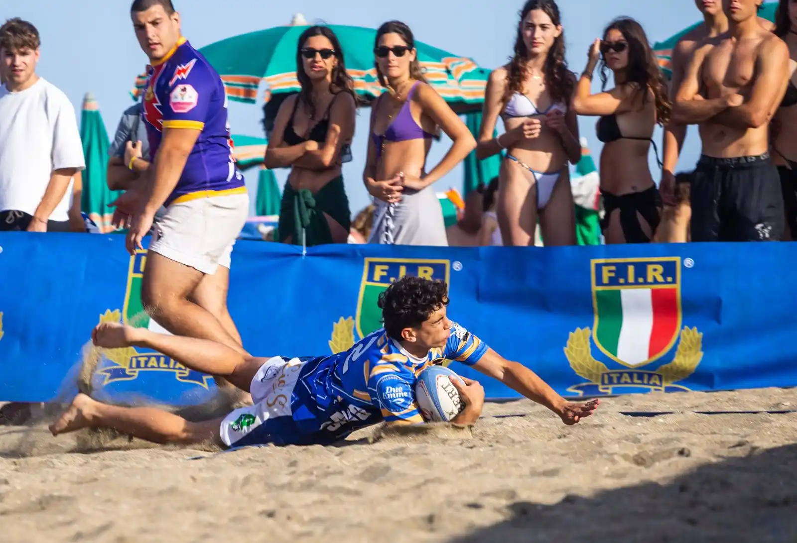 Image from Federugby: Trofeo Italiano Beach Rugby: ai Pirati di Nisida e Crazy Crabs le tapp...