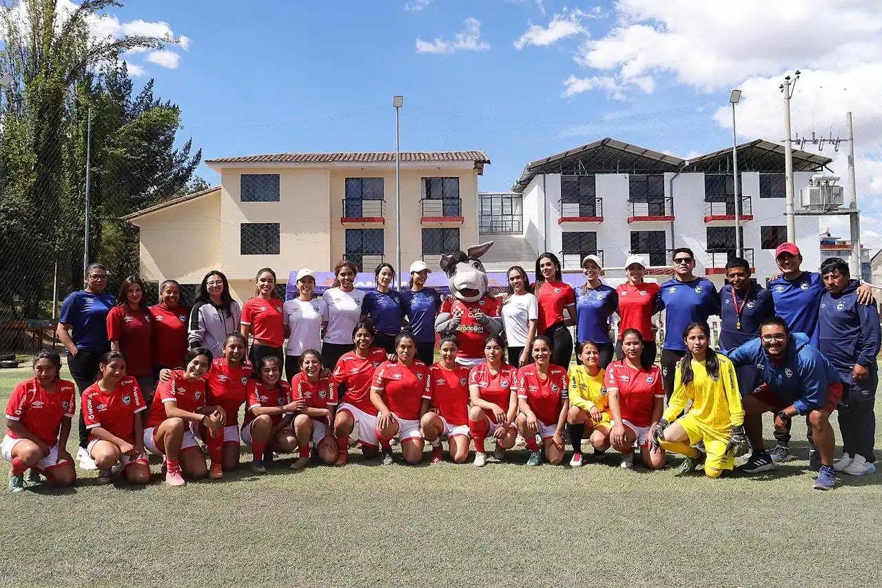 Image from Club Cienciano: Disfrutamos de una mañana llena de fútbol y alegría junto a nuestro eq...