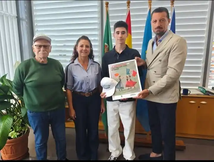 Image from Ayuntamiento de Castrillón: 🇪🇸🤝🇫🇷 Con solo 15 años, el alumno de tercer curso de la ESO en el...
