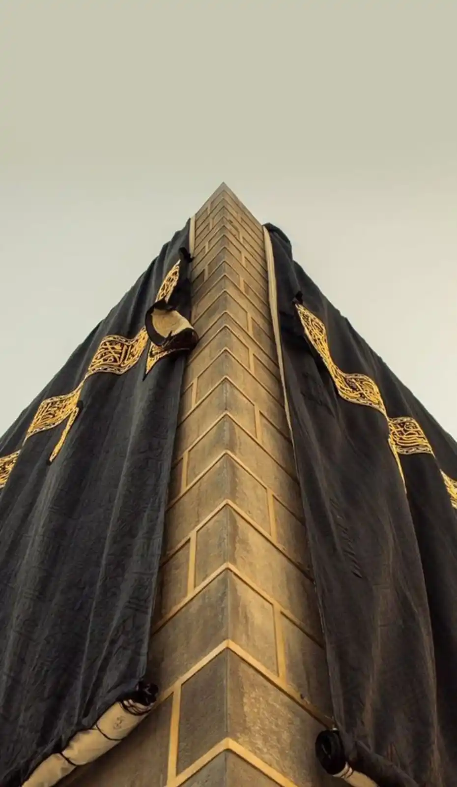 Image from 🕋 AYET&HADİS VE VECİZELER 📕: *فَلَا تَجْعَلُوا لِلّٰهِ اَنْدَادًا* 🔸 ```Yani: Rabbinize ibadet ya...
