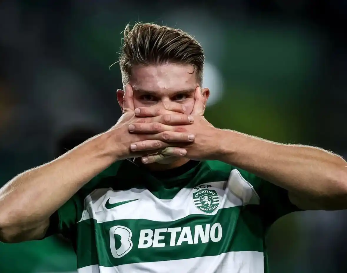 Image from WORLD FOOTBALL MEDIA: 🚨⚠️ Tense situation between Viktor Gyökeres and Sporting. Despite pr...