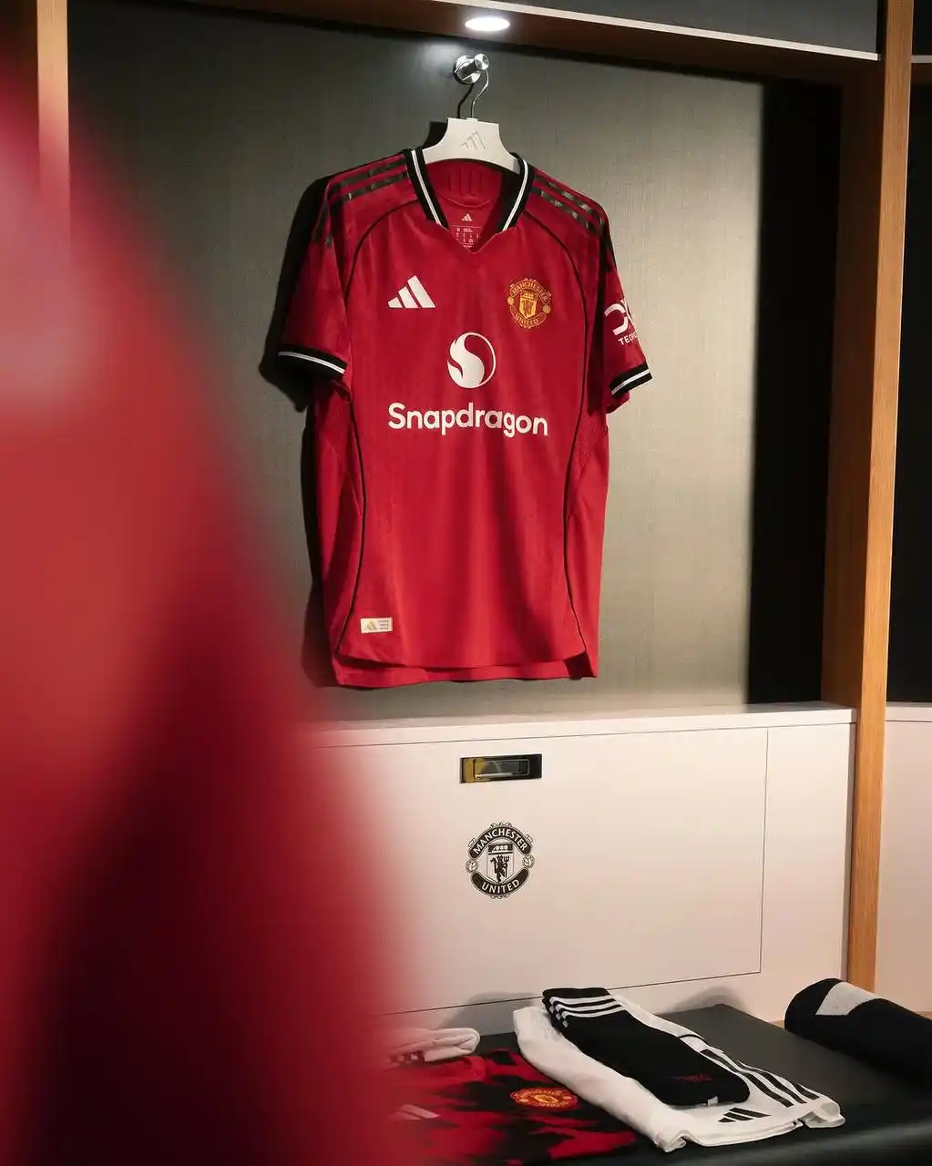 Image from WORLD FOOTBALL MEDIA: The Red Devils drop their new home kit for the 2025/26 season 📸🔴...