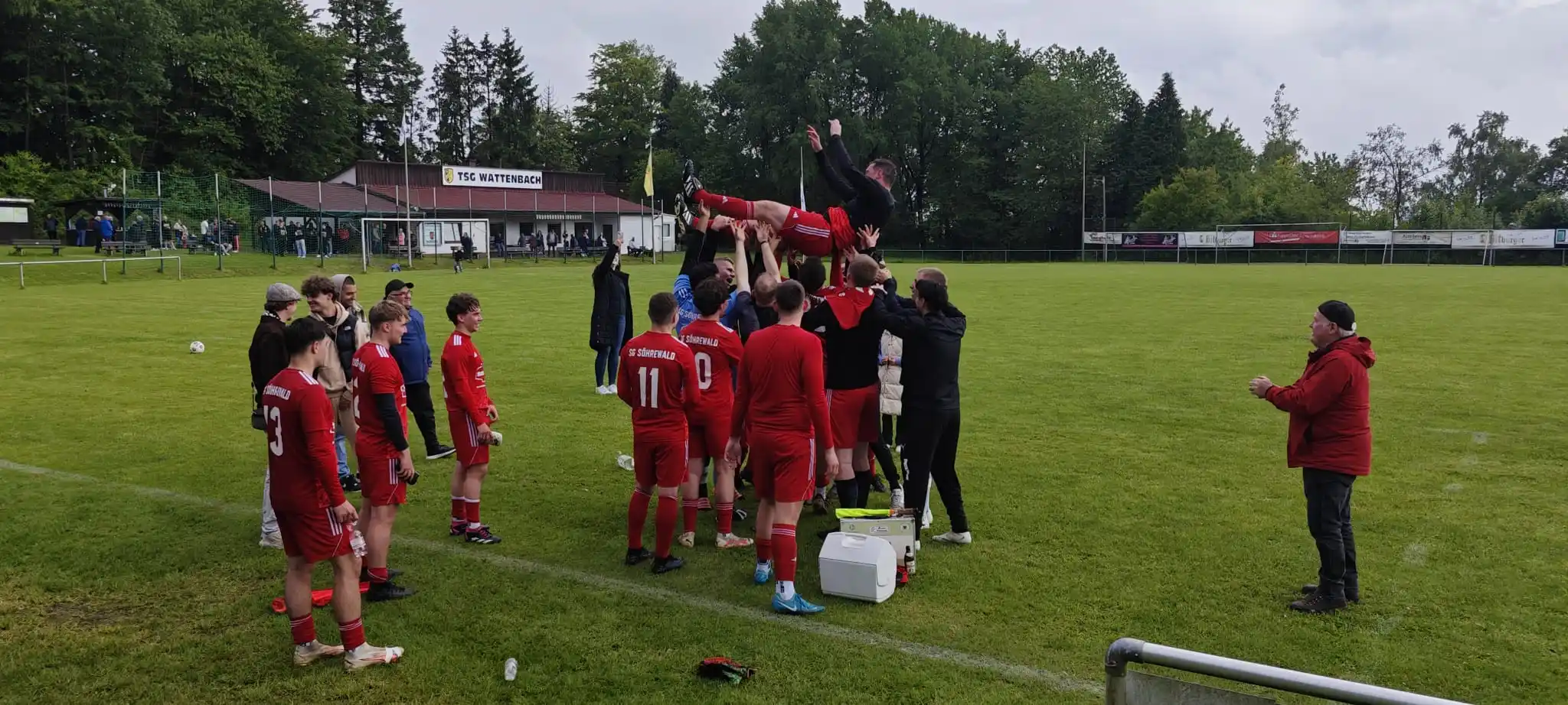 Image from SG Söhrewald: Die *1.Mannschaft* gewinnt zum Saisonabschluss 2:1 gegen SBV Kassel. *...