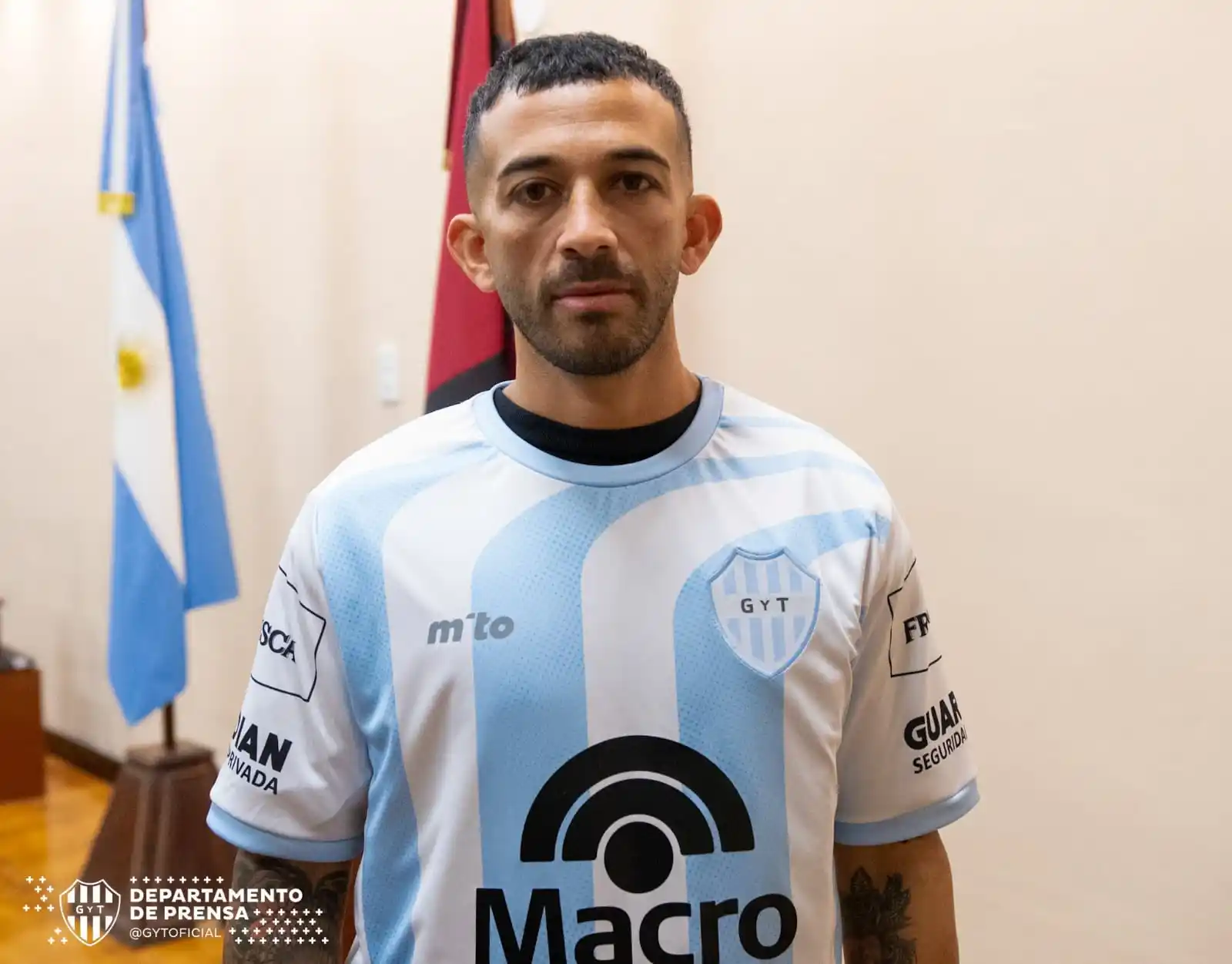 Image from Club de Gimnasia y Tiro de Salta: Gonzalo Bravo, mediocampista ofensivo que llega desde Deportivo Riestr...