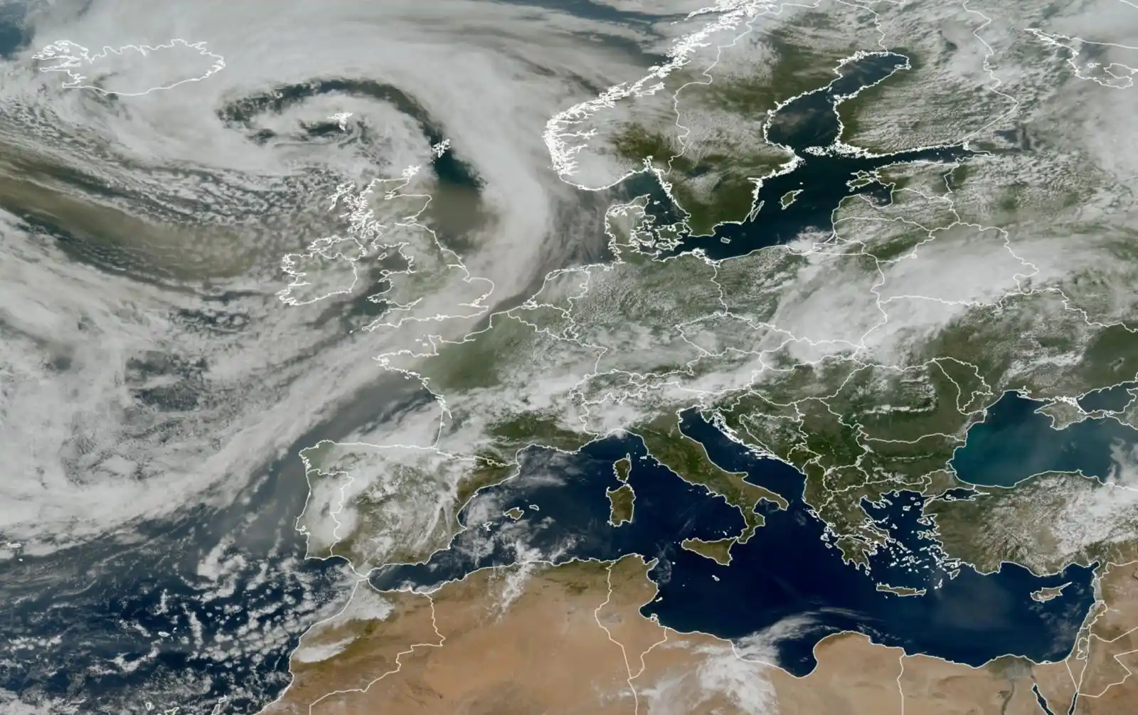 Image from Consorzio Lamma Meteo: L'immagine satellitare mostra un gran movimento sul Nord Atlantico dov...