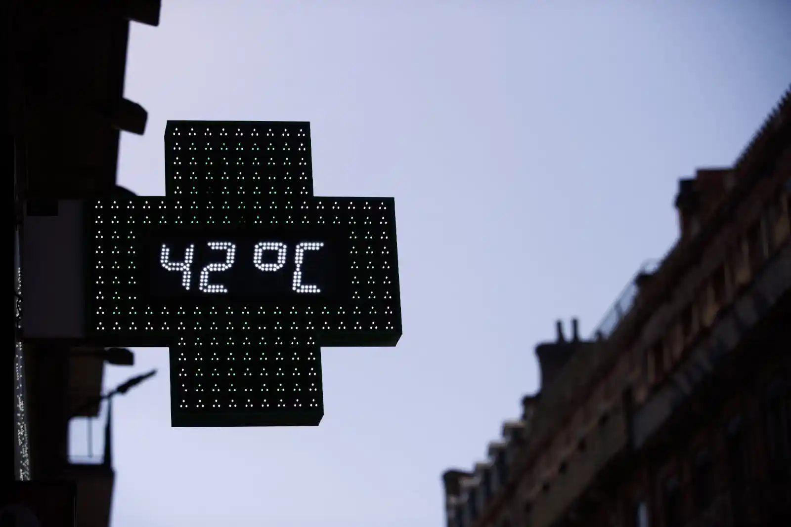 Image from RTP Notícias : *No passado mês de maio o calor manteve-se como norma em todo o mundo ...