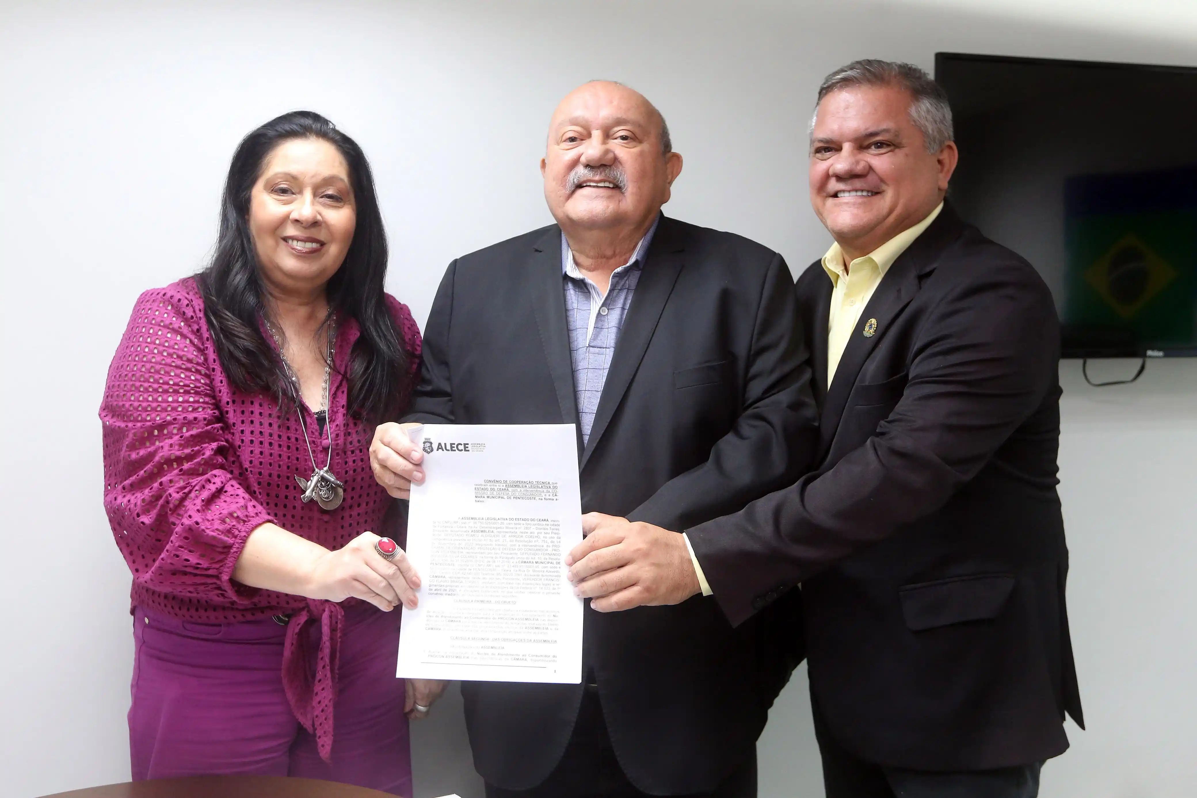 Image from Alece : _Procon Alece firma convênio para núcleo do órgão em Pentecoste 📝_ �...