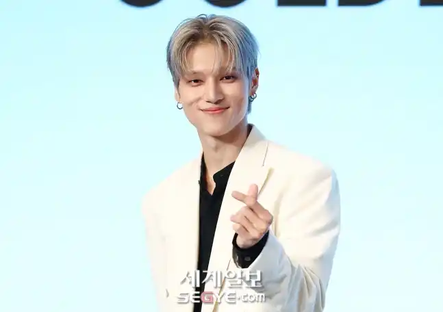 Image from 𝟖 𝐌𝐀𝐊𝐄𝐒 𝟏 𝐓𝐄𝐀𝐌 | ATEEZ UPDATES: *[📸] WOOYOUNG ATEEZ Mini Album ke-12 'GOLDEN HOUR : Part.3' Press Pho...
