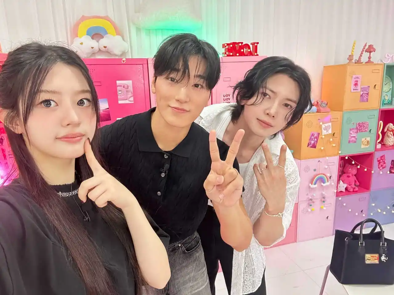 Image from 𝟖 𝐌𝐀𝐊𝐄𝐒 𝟏 𝐓𝐄𝐀𝐌 | ATEEZ UPDATES: *[📸] Yeosang and San with Minju*  <a class="text-blue-500 hover:under...