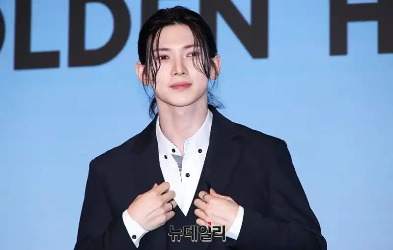 Image from 𝟖 𝐌𝐀𝐊𝐄𝐒 𝟏 𝐓𝐄𝐀𝐌 | ATEEZ UPDATES: *[📸] YEOSANG ATEEZ Mini Album ke-12 'GOLDEN HOUR : Part.3' Press Phot...