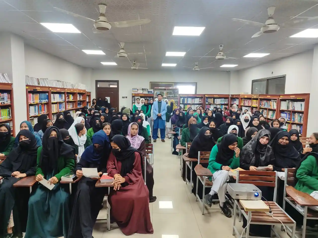 Image from Sheharyar The Tech Guru: زندگی اپ کو کتناہی تھکا دے کھڑے رہنا چاہیے کیونکہ کچھ لوگ اپ سے ٹیک لگ...