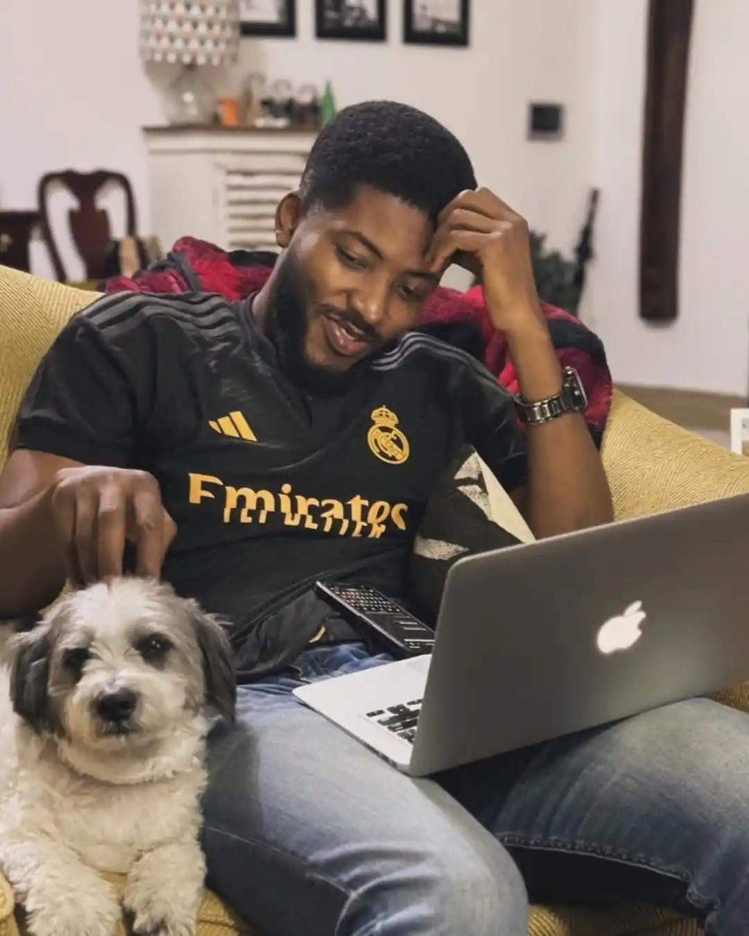 Image from Campus Ofofo 🥵😂: Ezekiel Benjamin Lagos Relationship and bestie 27yrs old...