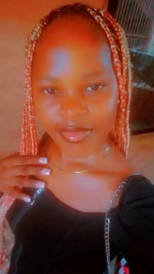Image from Campus Ofofo 🥵😂: Hi am Miracle 16 yrs Am A nail tech From Asaba Just need a female b...