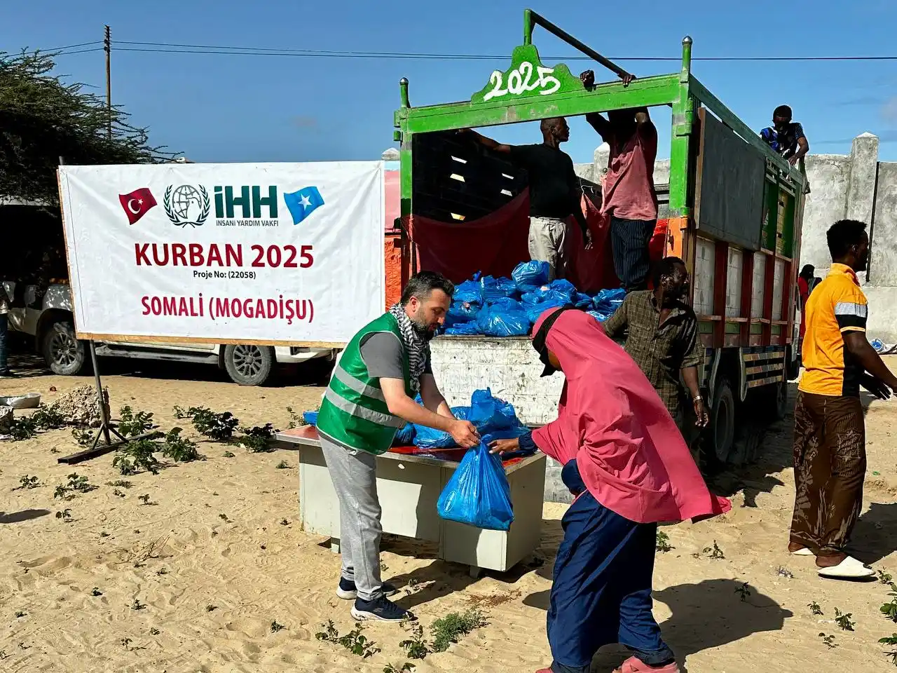 Image from İHH İnsani Yardım Vakfı Konya Şubesi: Kurban 2025 - Somali 🇸🇴 Somali’nin başkenti Mogadişu yakınlarında bu...