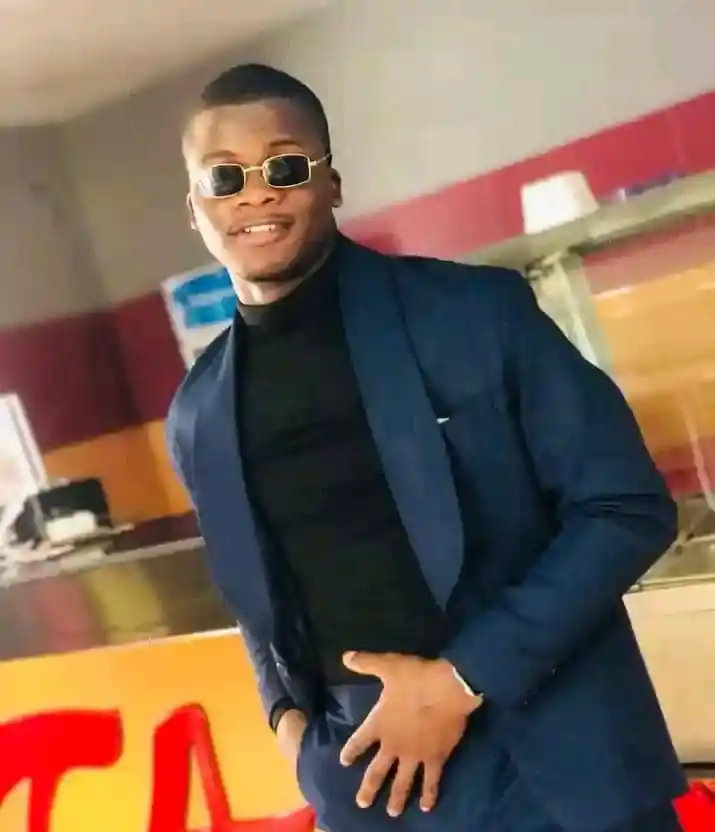 Image from Campus Ofofo 🥵😂: Paradox by name 21 yrs Resides In iyanaoworo Lagos for now Bestie 😊...