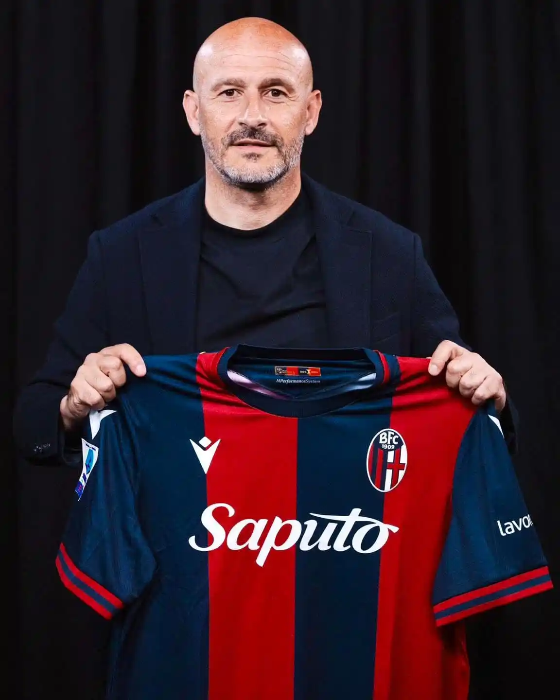 Image from Bologna Fc 1909: Un anno fa Vincenzo Italiano diventava il nostro nuovo allenatore ❤️💙...