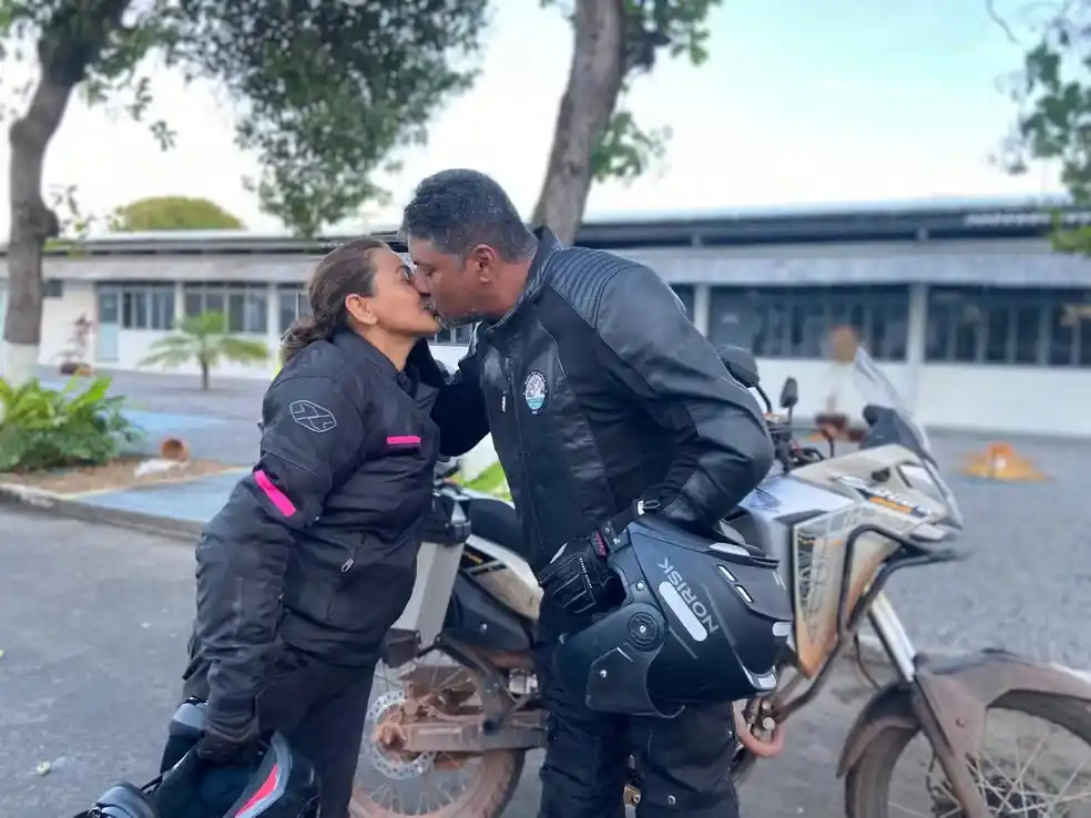 Image from g1Amapá: *Casal que mapeia águas nas fronteiras do país em moto chega ao Amapá:...