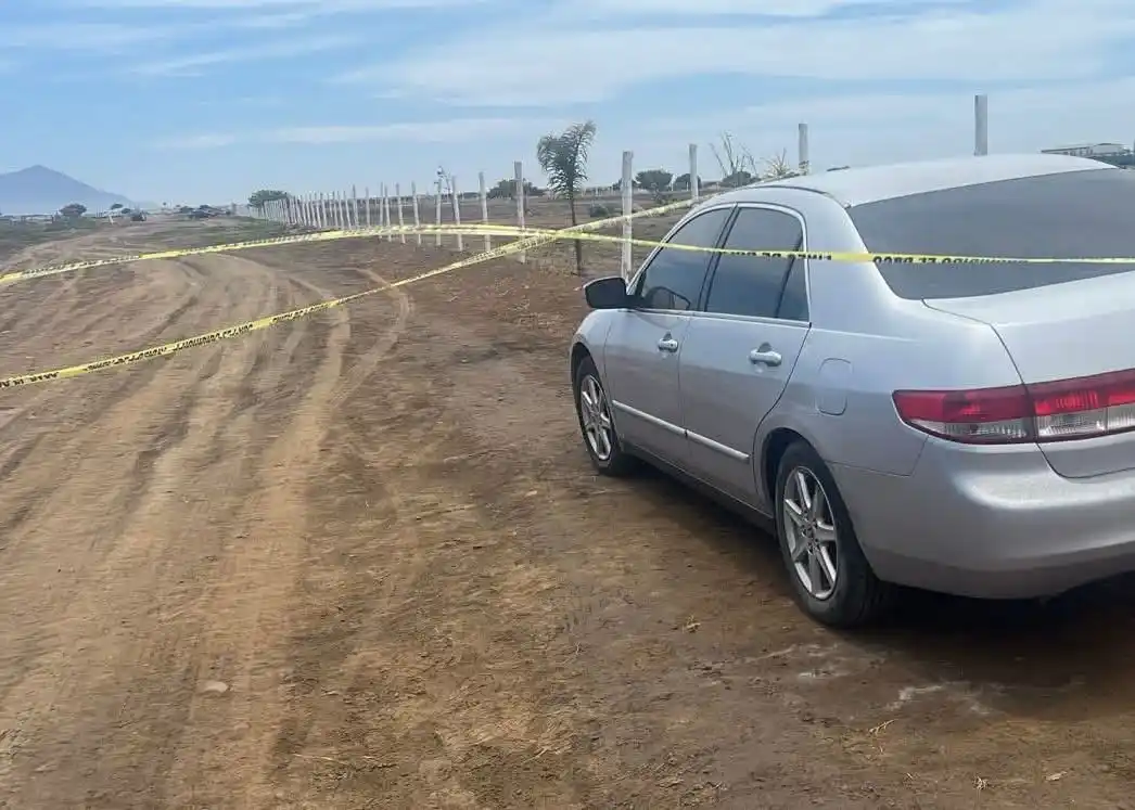 Image from E1Noticias: Dejan el cuerpo de un hombre en carro abandonado <a class="text-blue-5...
