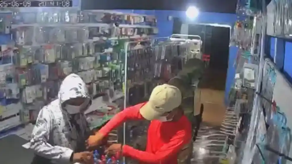 Image from g1Amapá: *Menores suspeitos de assaltar loja de acessórios são apreendidos pela...