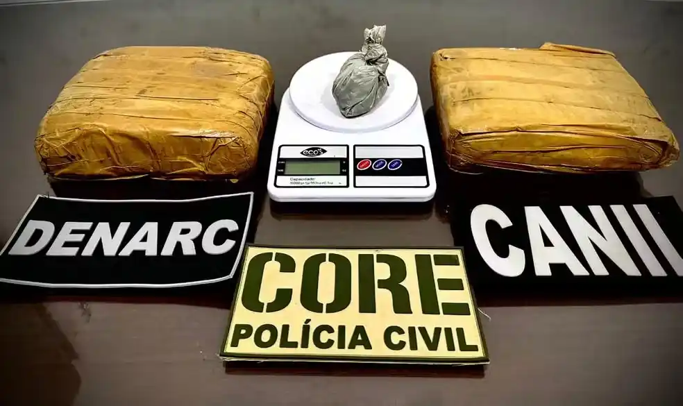 Image from g1Amapá: *Mulher é presa em flagrante com dois tabletes de maconha em área de p...