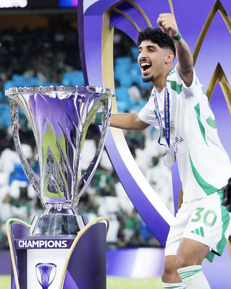 Image from النادي الأهلي AFC|🟢: *🚨رسمياً* *زياد الجهني يتحصل على جائزة افضل لاعب شاب في بطولة دوري ...